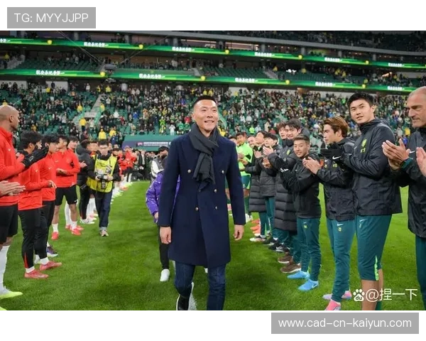 冠军球队退役仪式安排温馨有序吸引球迷自发助阵，球员宣布退役