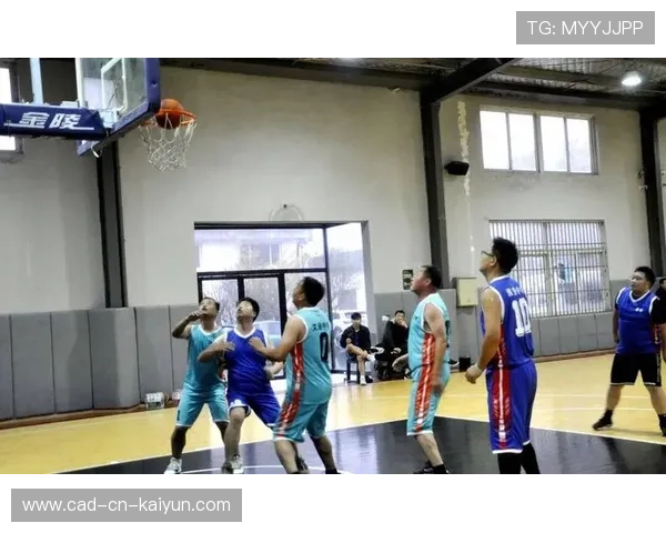 CBA三人配合如行云流水，展现篮球团队默契之美