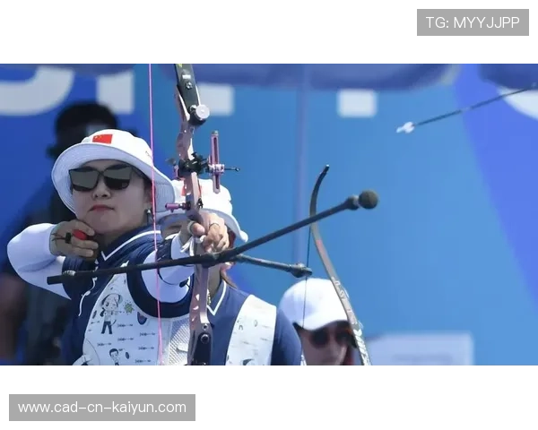 西班牙反曲弓男队在“春箭”大奖赛中获得第四名，西班牙弓箭手庆祝动作